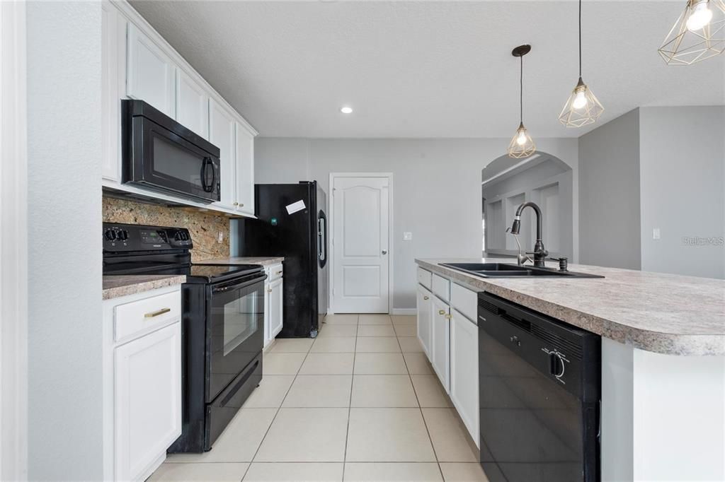 For Sale: $336,900 (3 beds, 2 baths, 1725 Square Feet)