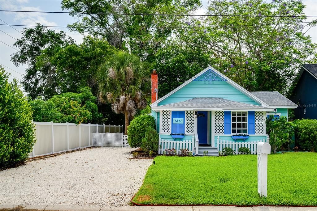 Active With Contract: $295,000 (3 beds, 1 baths, 864 Square Feet)