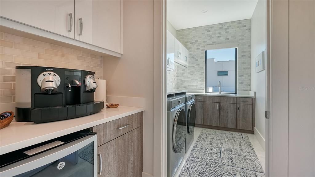 Recently Sold: $2,500,000 (2 beds, 2 baths, 2726 Square Feet)