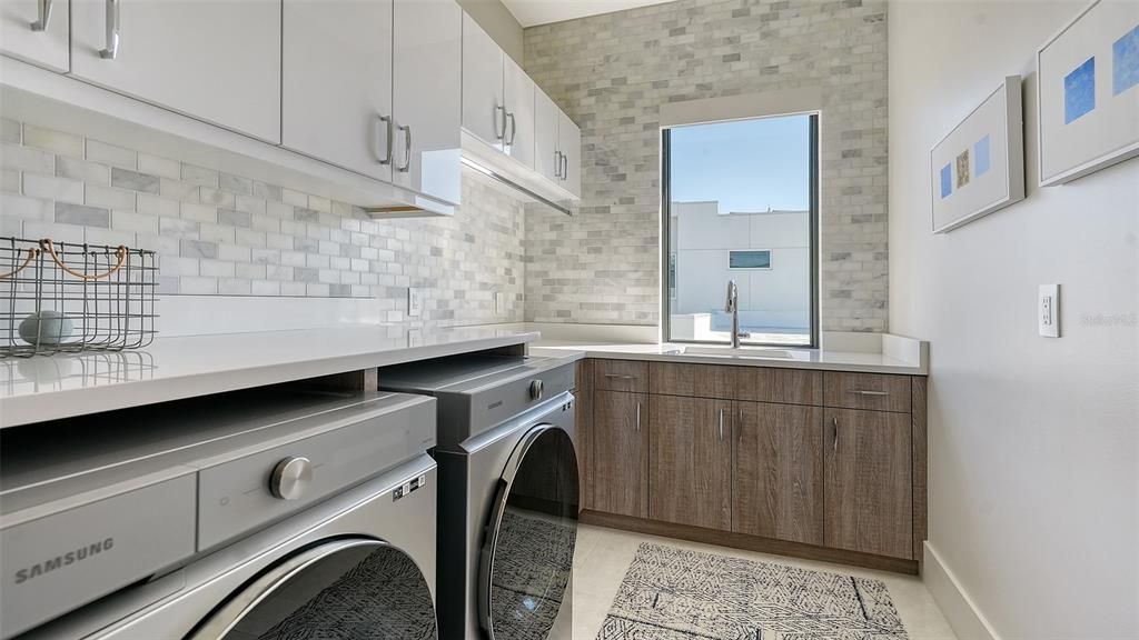 Recently Sold: $2,500,000 (2 beds, 2 baths, 2726 Square Feet)