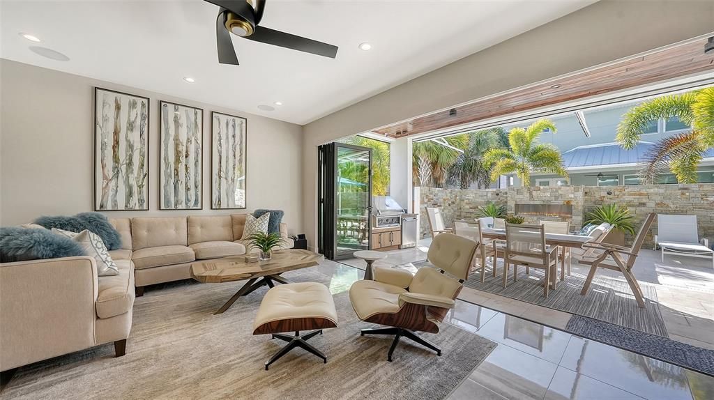 Recently Sold: $2,500,000 (2 beds, 2 baths, 2726 Square Feet)