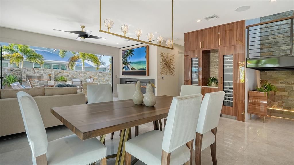 Recently Sold: $2,500,000 (2 beds, 2 baths, 2726 Square Feet)