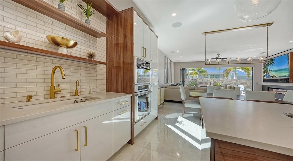 Recently Sold: $2,500,000 (2 beds, 2 baths, 2726 Square Feet)