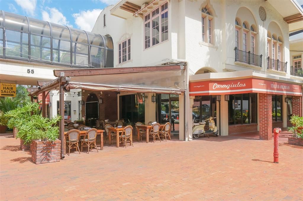 Recently Sold: $2,500,000 (2 beds, 2 baths, 2726 Square Feet)