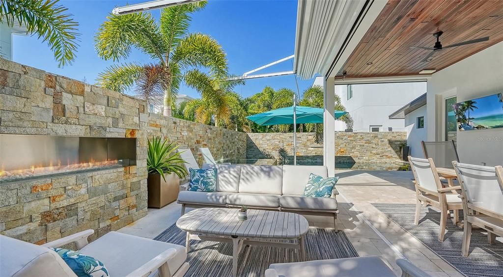 Recently Sold: $2,500,000 (2 beds, 2 baths, 2726 Square Feet)