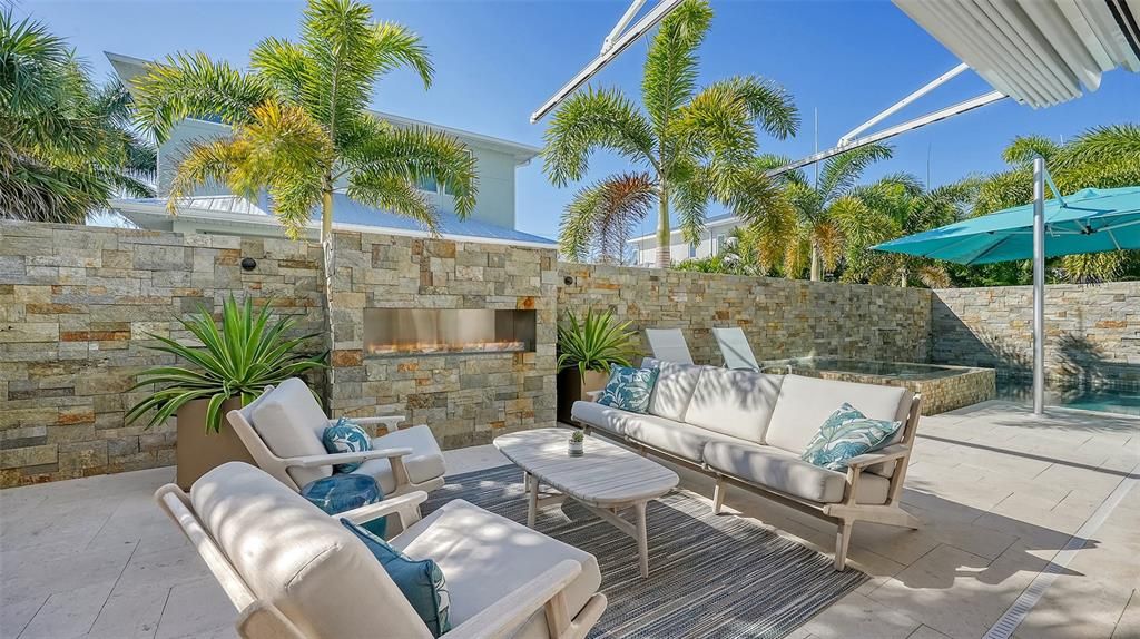 Recently Sold: $2,500,000 (2 beds, 2 baths, 2726 Square Feet)