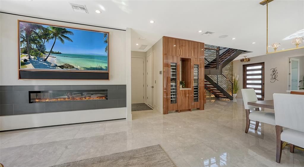 Recently Sold: $2,500,000 (2 beds, 2 baths, 2726 Square Feet)