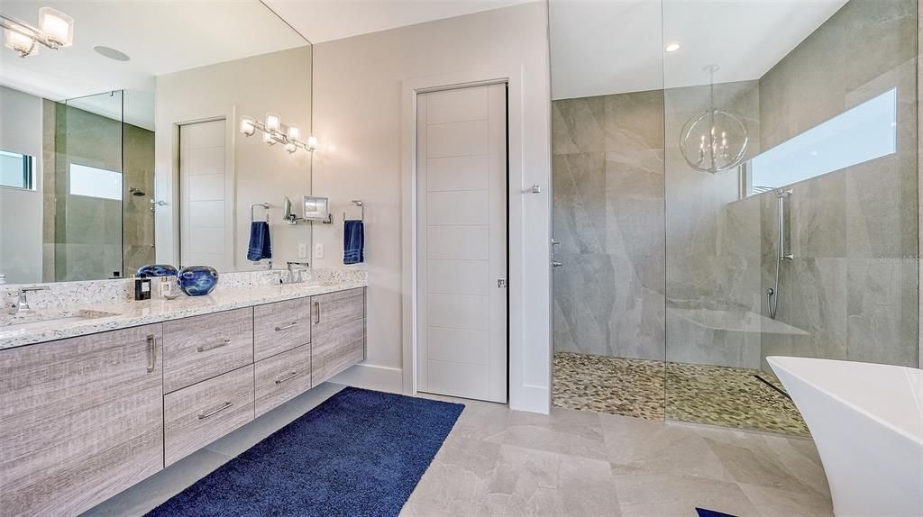 Recently Sold: $2,500,000 (2 beds, 2 baths, 2726 Square Feet)