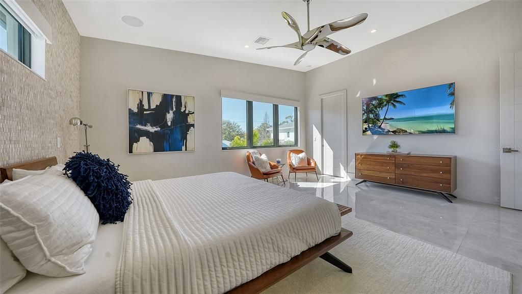 Recently Sold: $2,500,000 (2 beds, 2 baths, 2726 Square Feet)