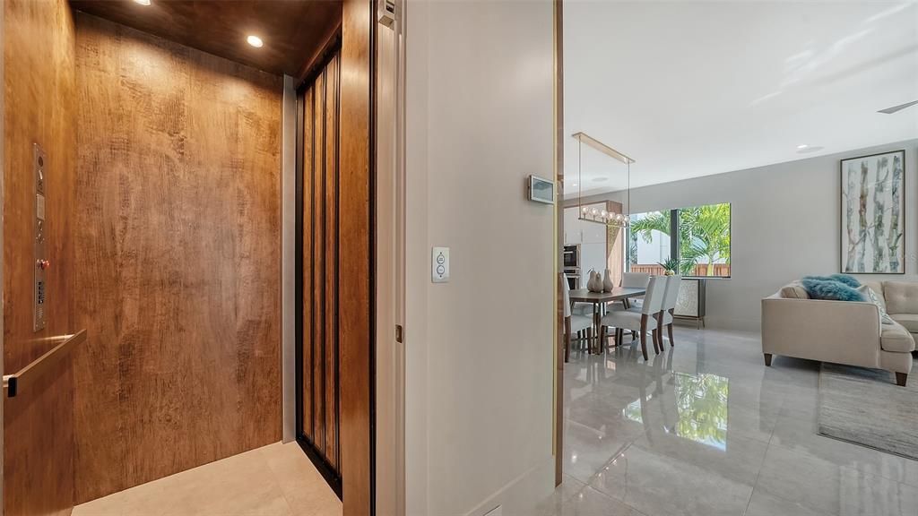 Recently Sold: $2,500,000 (2 beds, 2 baths, 2726 Square Feet)