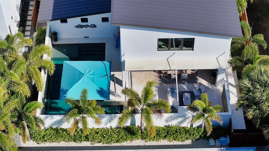 Recently Sold: $2,500,000 (2 beds, 2 baths, 2726 Square Feet)