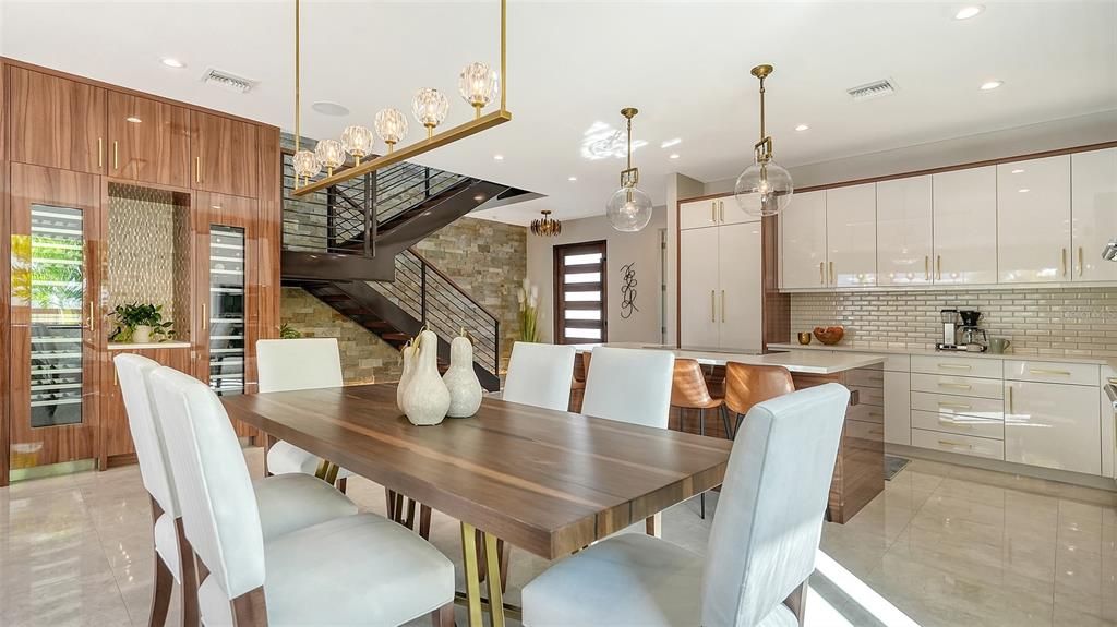 Recently Sold: $2,500,000 (2 beds, 2 baths, 2726 Square Feet)