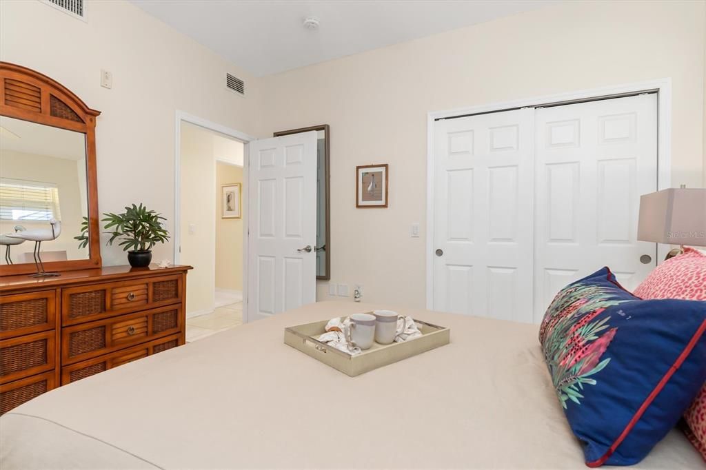 Active With Contract: $274,900 (2 beds, 2 baths, 1351 Square Feet)