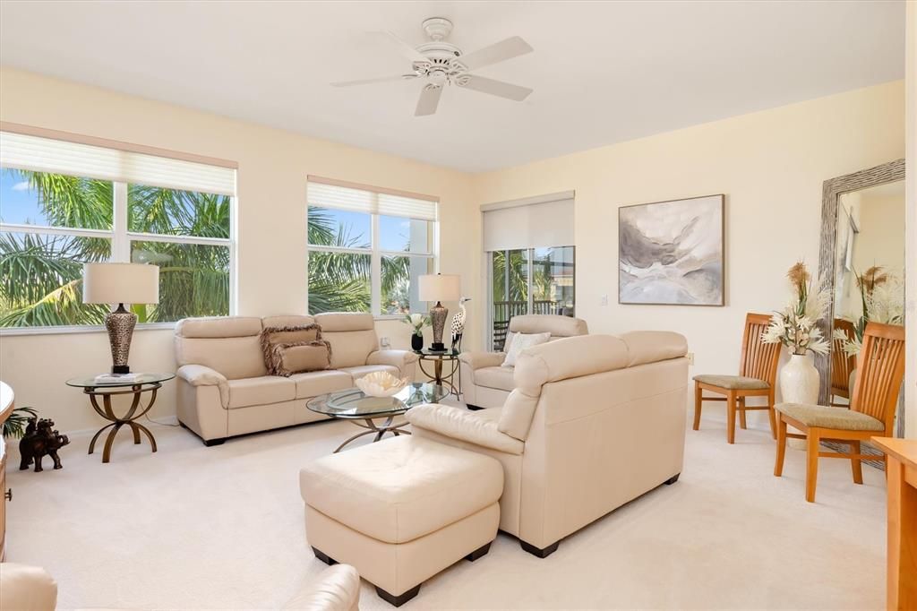 Active With Contract: $274,900 (2 beds, 2 baths, 1351 Square Feet)