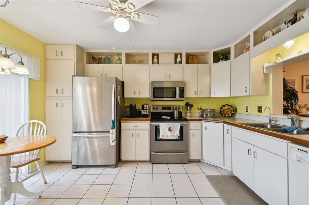 Active With Contract: $309,000 (2 beds, 2 baths, 1668 Square Feet)