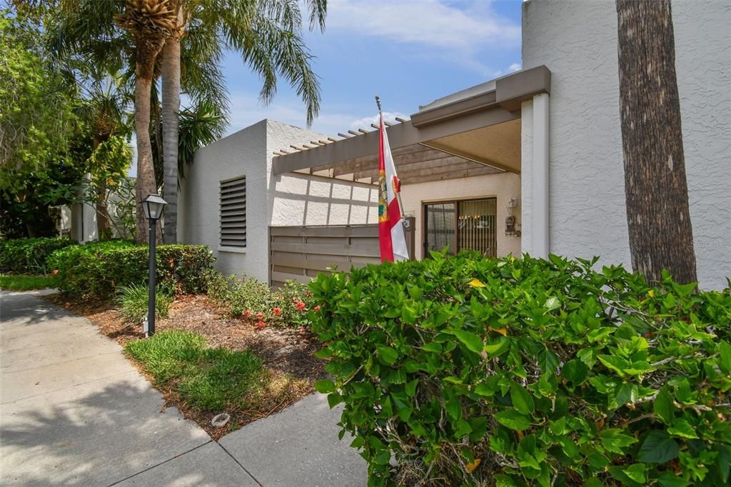 Active With Contract: $309,000 (2 beds, 2 baths, 1668 Square Feet)