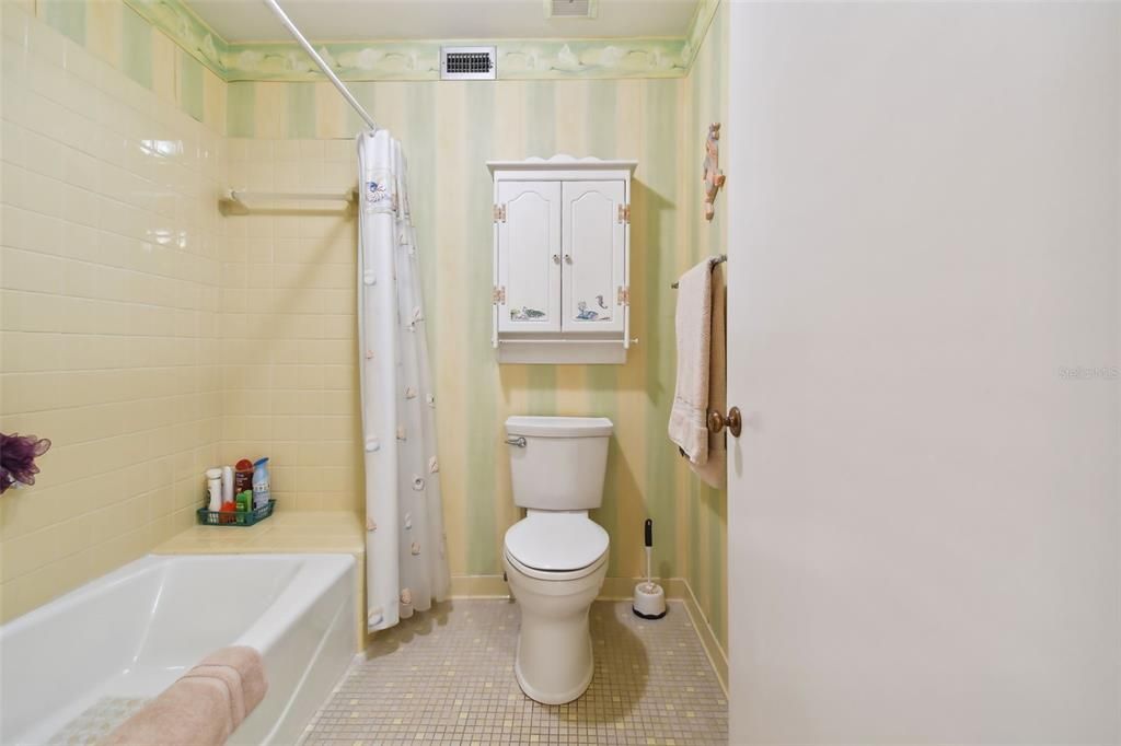 合同活跃: $309,000 (2 贝兹, 2 浴室, 1668 平方英尺)