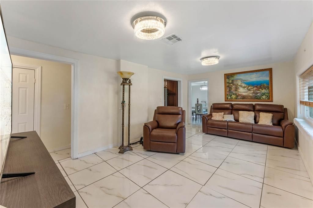 For Sale: $375,000 (3 beds, 2 baths, 1310 Square Feet)