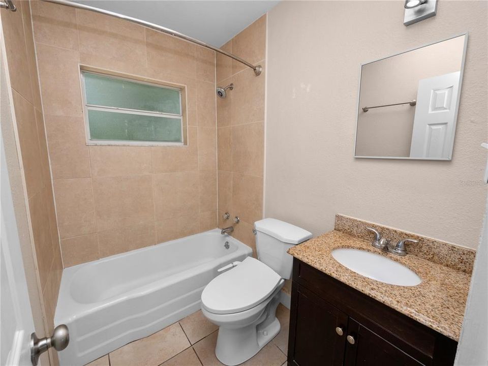 For Sale: $210,000 (3 beds, 1 baths, 966 Square Feet)