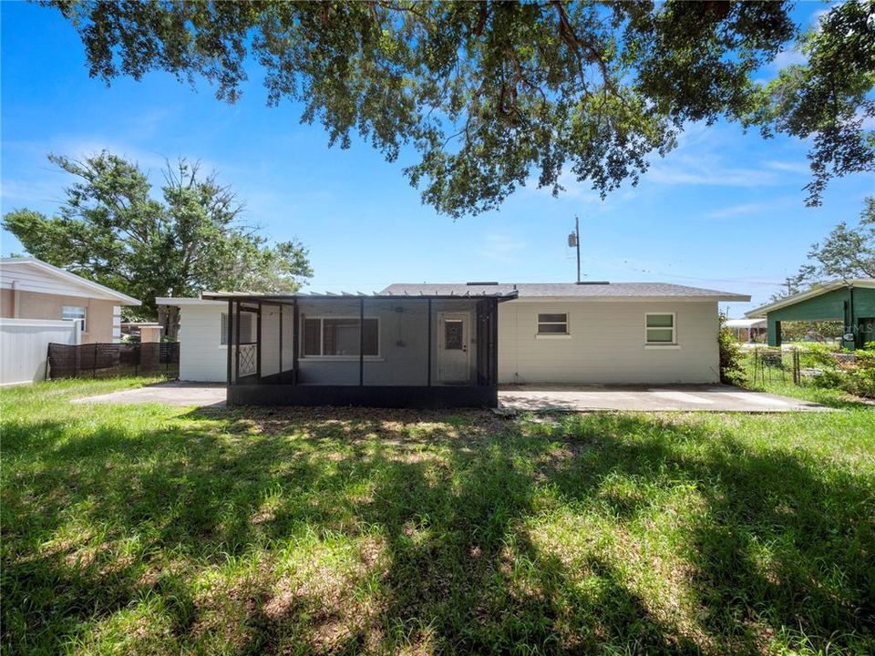 For Sale: $210,000 (3 beds, 1 baths, 966 Square Feet)