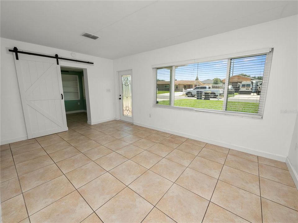 For Sale: $210,000 (3 beds, 1 baths, 966 Square Feet)