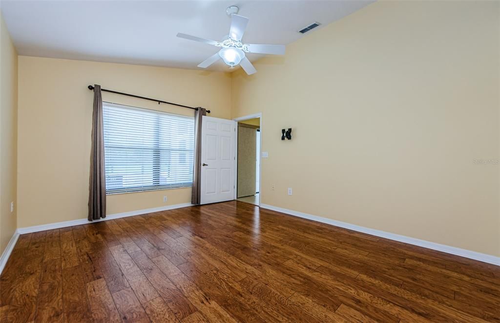 For Sale: $409,900 (3 beds, 2 baths, 1705 Square Feet)