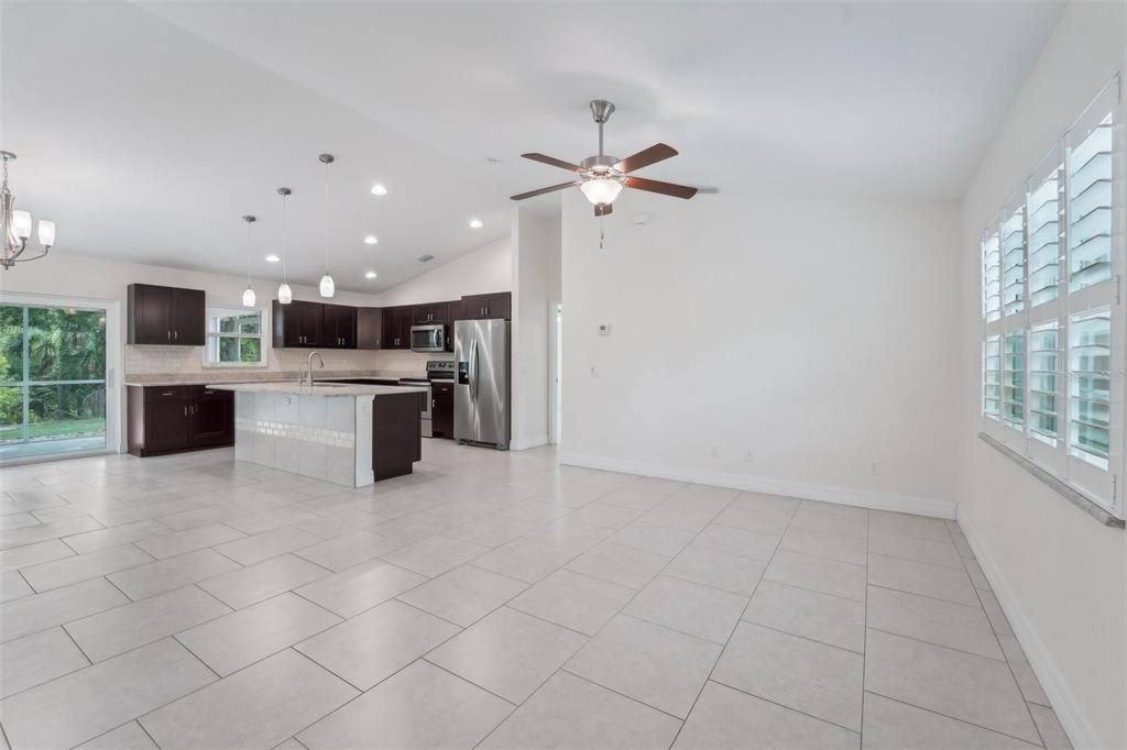 Active With Contract: $354,900 (3 beds, 2 baths, 1437 Square Feet)