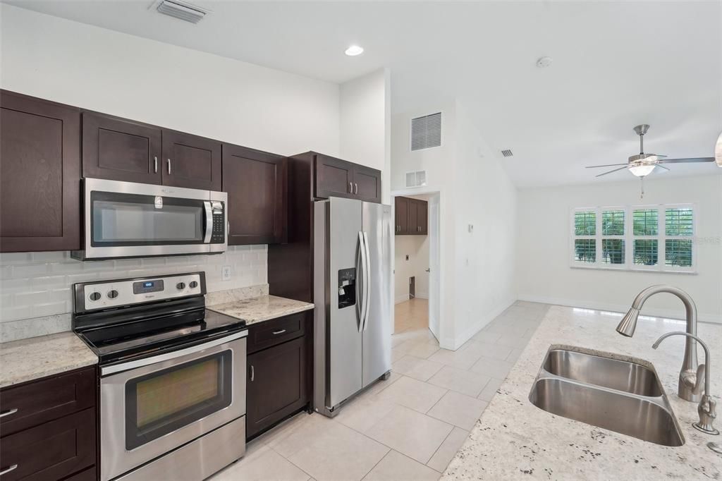 Active With Contract: $354,900 (3 beds, 2 baths, 1437 Square Feet)