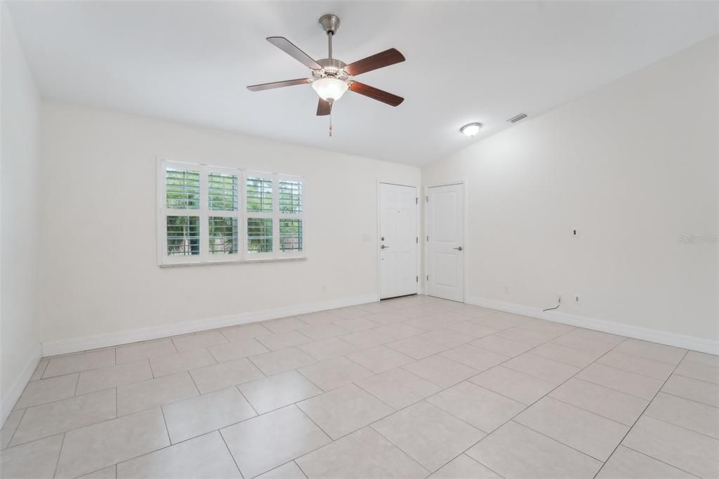 Active With Contract: $354,900 (3 beds, 2 baths, 1437 Square Feet)