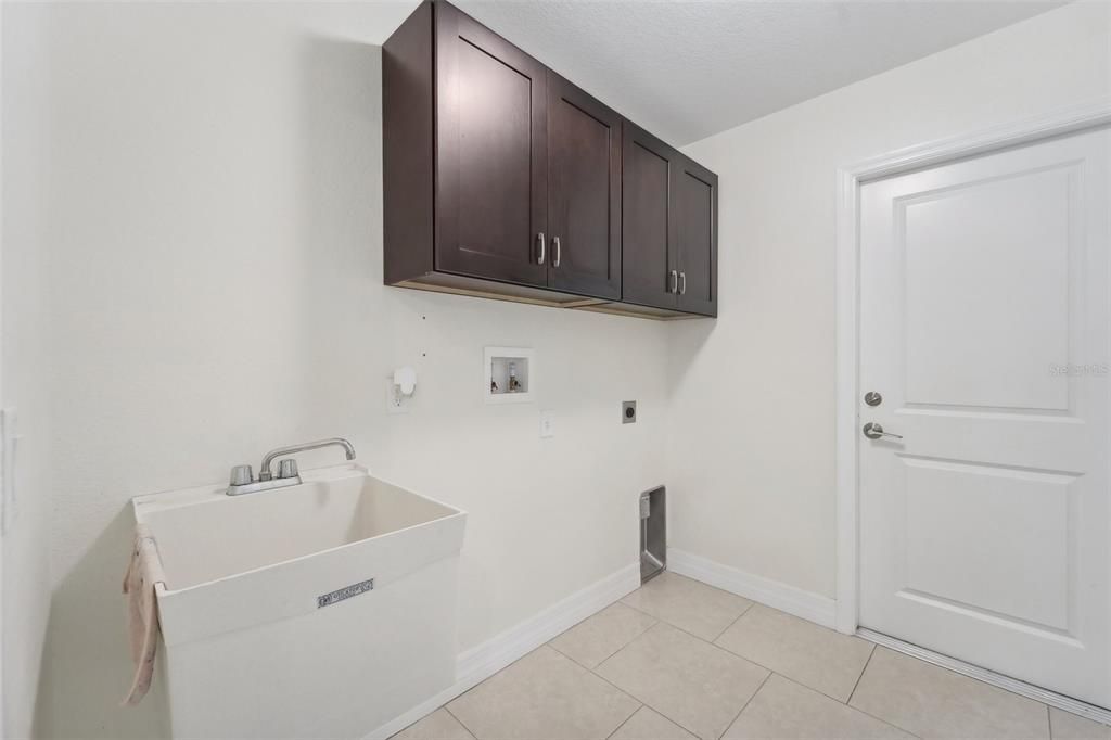 Active With Contract: $354,900 (3 beds, 2 baths, 1437 Square Feet)