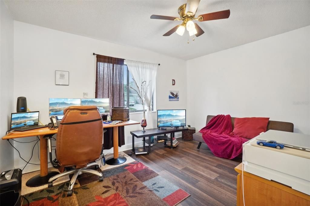 For Sale: $222,000 (2 beds, 1 baths, 904 Square Feet)