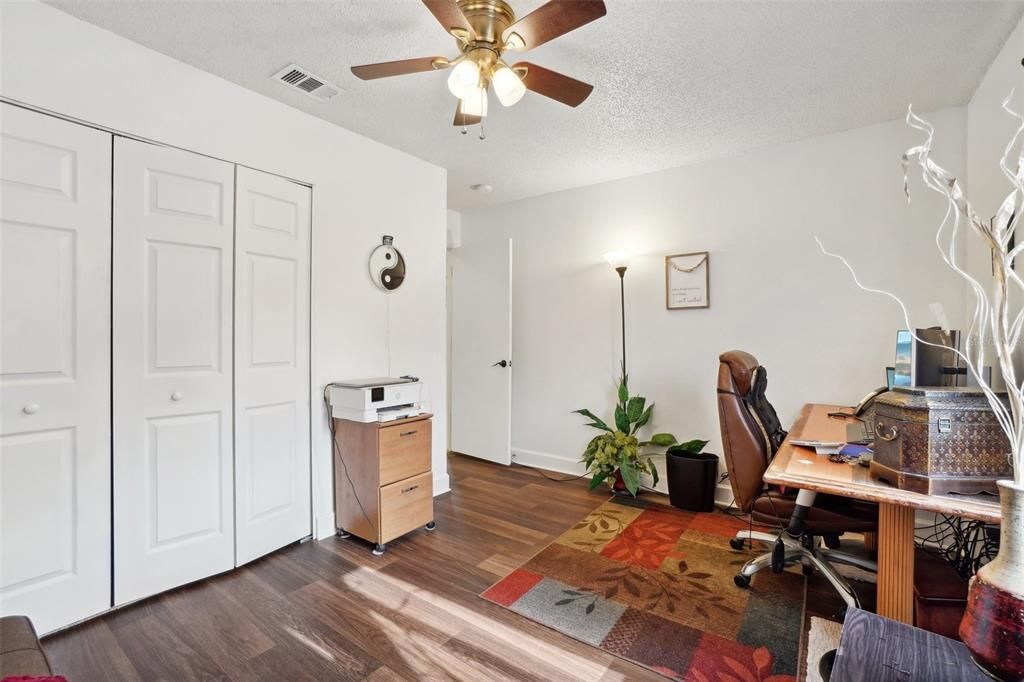 For Sale: $222,000 (2 beds, 1 baths, 904 Square Feet)