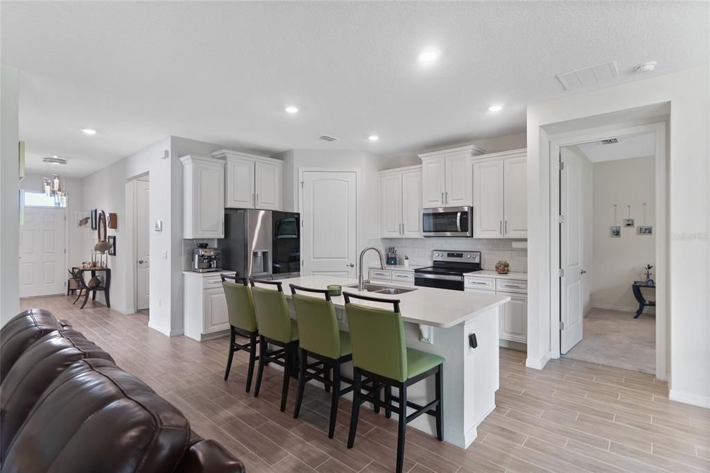 Active With Contract: $434,900 (3 beds, 2 baths, 1714 Square Feet)