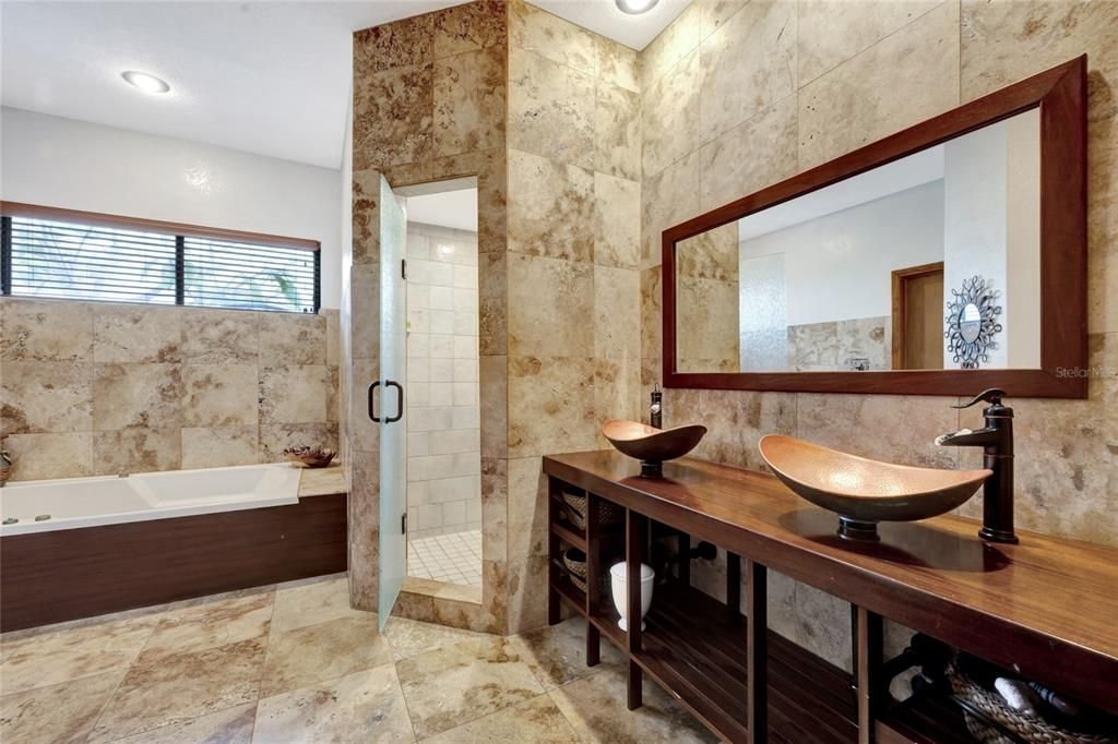 Owner's suite bath