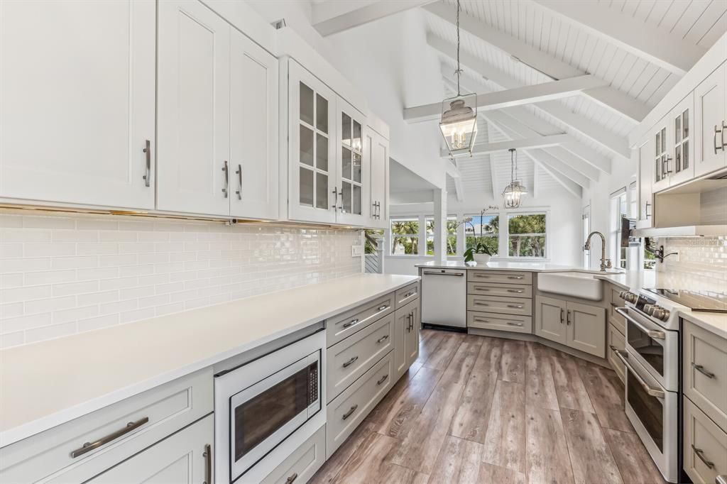 So much countertop space!