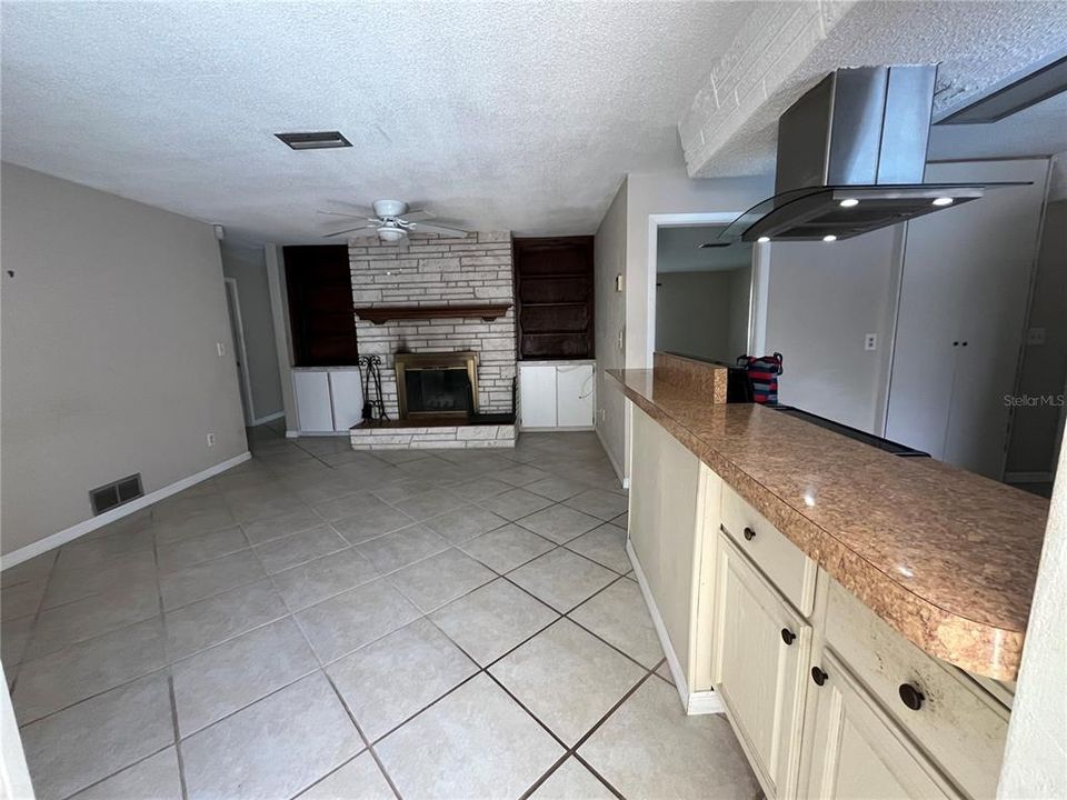 For Sale: $345,000 (3 beds, 2 baths, 1478 Square Feet)