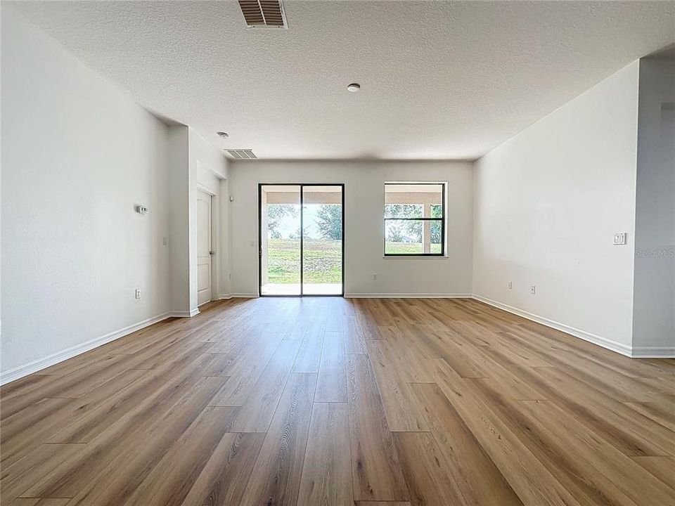 Activo con contrato: $449,990 (4 camas, 3 baños, 2232 Pies cuadrados)