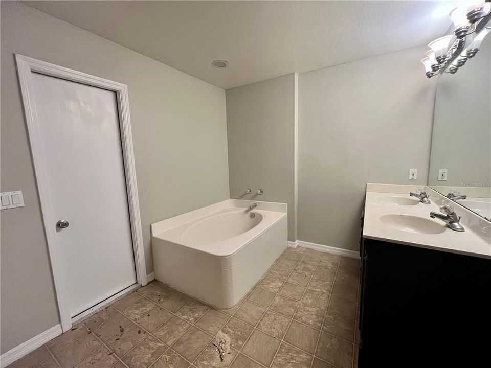 For Sale: $329,500 (3 beds, 2 baths, 2046 Square Feet)