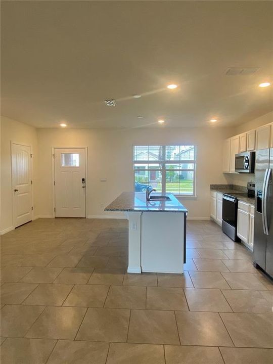 Active With Contract: $2,600 (3 beds, 2 baths, 1568 Square Feet)