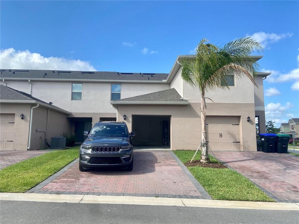 Active With Contract: $2,600 (3 beds, 2 baths, 1568 Square Feet)
