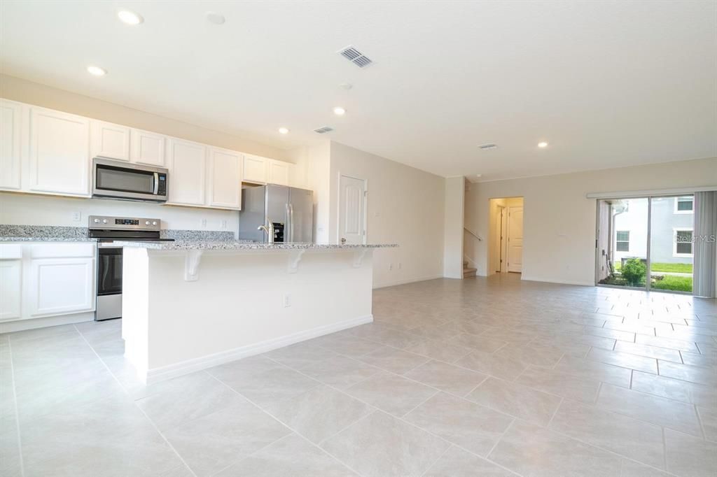 Active With Contract: $2,600 (3 beds, 2 baths, 1568 Square Feet)