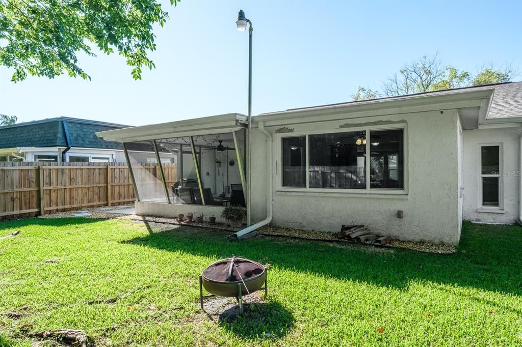 Active With Contract: $249,900 (2 beds, 1 baths, 1068 Square Feet)