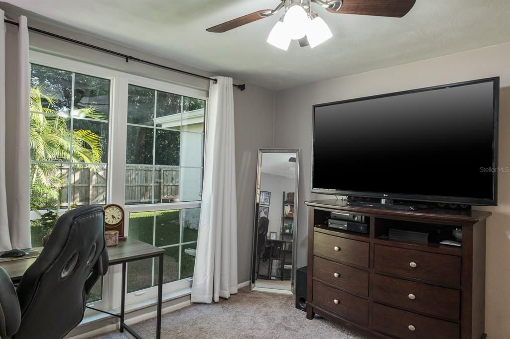 Active With Contract: $249,900 (2 beds, 1 baths, 1068 Square Feet)