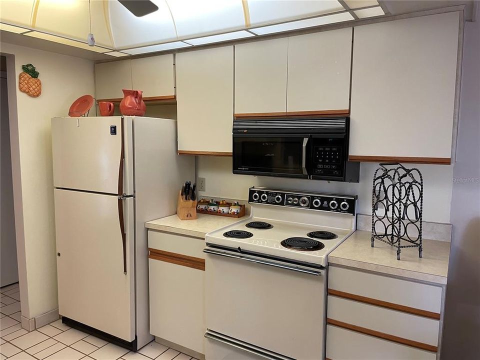 For Sale: $155,000 (2 beds, 2 baths, 1098 Square Feet)