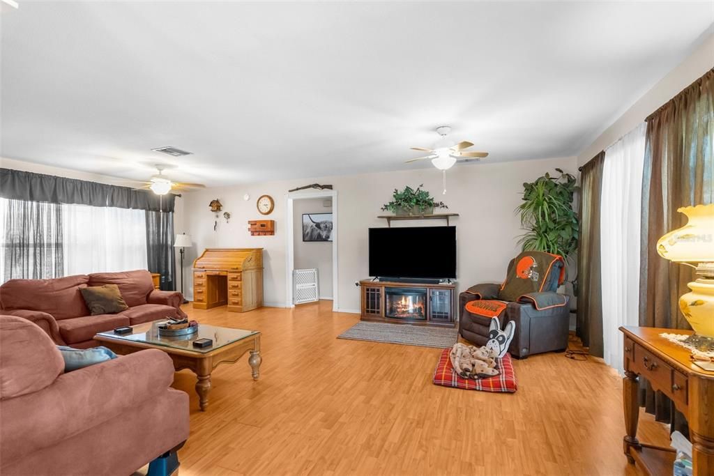 For Sale: $379,000 (3 beds, 2 baths, 1832 Square Feet)