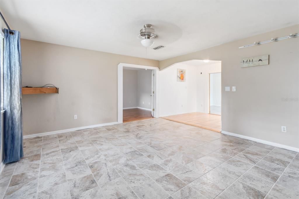 For Sale: $285,000 (3 beds, 2 baths, 1368 Square Feet)