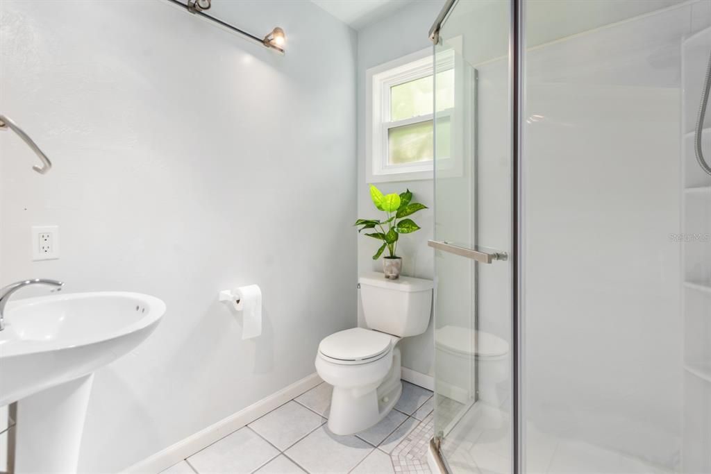 For Sale: $285,000 (3 beds, 2 baths, 1368 Square Feet)
