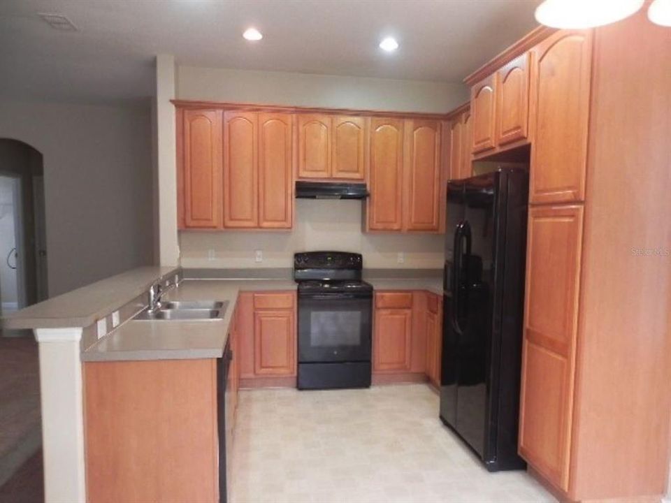 For Rent: $2,900 (4 beds, 3 baths, 2725 Square Feet)