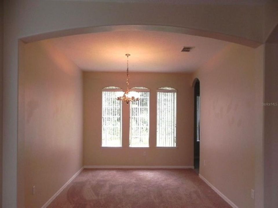 For Rent: $2,900 (4 beds, 3 baths, 2725 Square Feet)