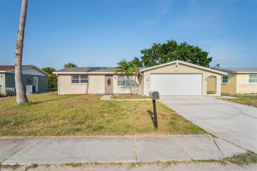 Active With Contract: $259,900 (3 beds, 1 baths, 1202 Square Feet)